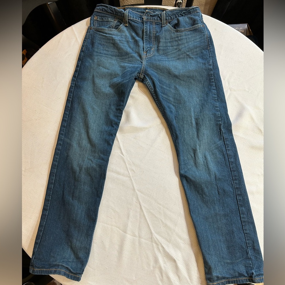 Levi’s women’s 502 jeans W33‎ L30 medium wash